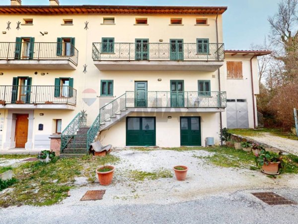 casa indipendente in vendita a Gualdo Tadino in zona Morano Osteria