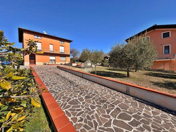 casa indipendente in vendita a Gualdo Tadino in zona Palazzo Ceccoli