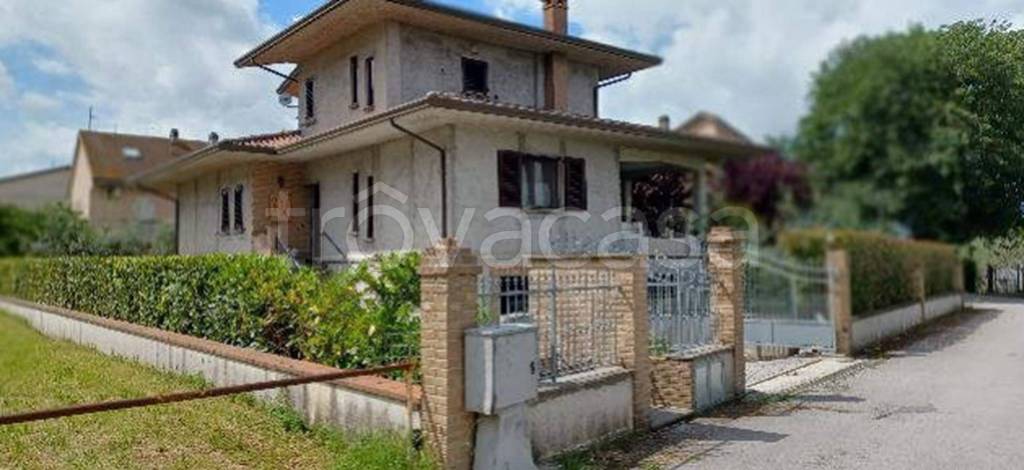 casa indipendente in vendita a Gualdo Tadino