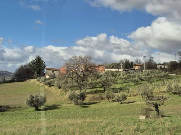 casale in vendita a Gualdo Tadino in zona Rigali