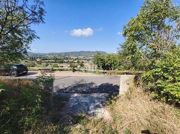 terreno edificabile in vendita a Gualdo Tadino in zona Vaccara