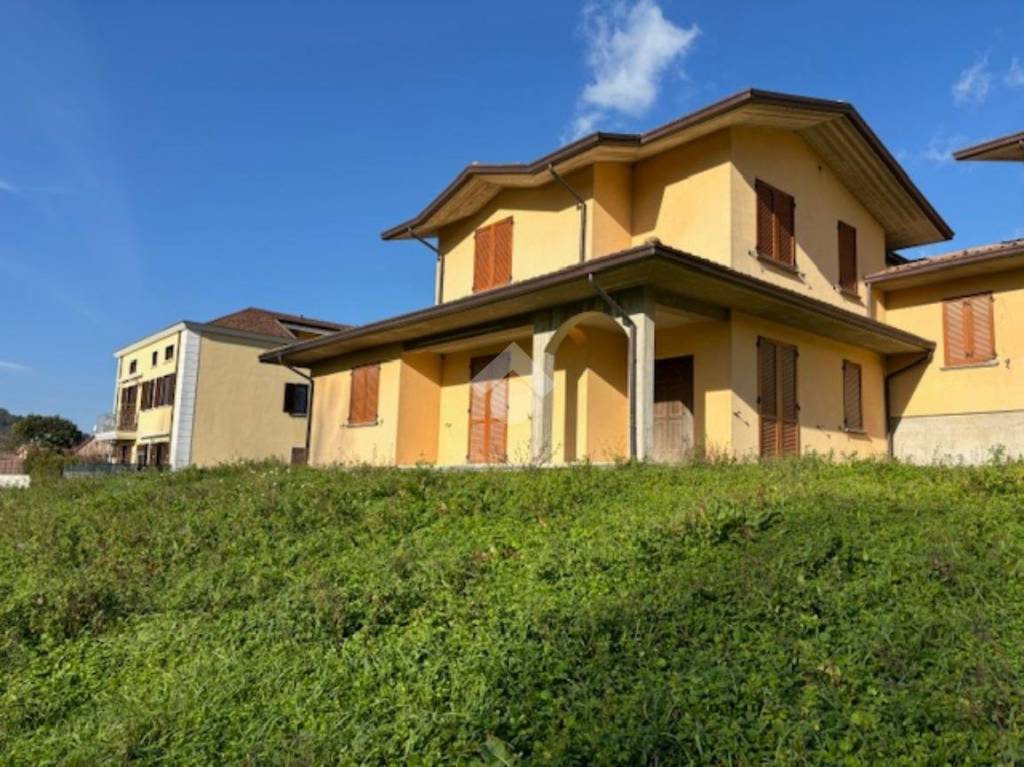 casa indipendente in vendita a Gualdo Tadino in zona Palazzo Ceccoli