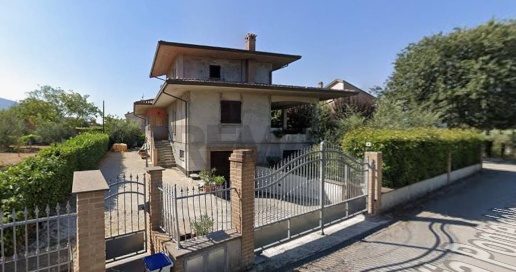 casa indipendente in vendita a Gualdo Tadino