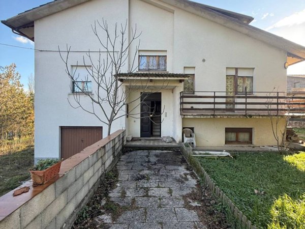 casa indipendente in vendita a Gualdo Tadino in zona San Pellegrino