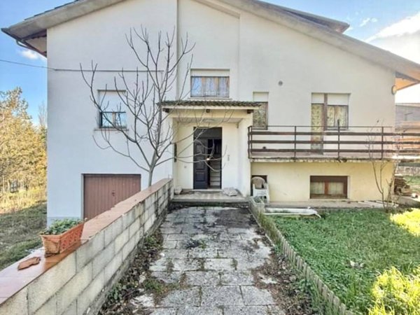 casa indipendente in vendita a Gualdo Tadino in zona San Pellegrino
