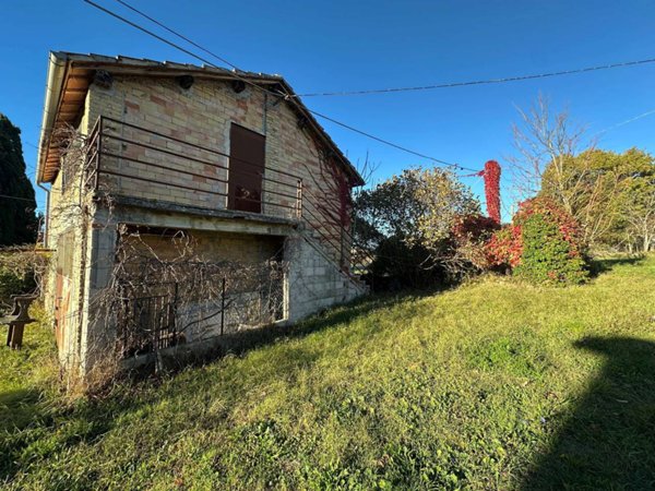 casale in vendita a Gualdo Tadino in zona Pieve di Compresseto