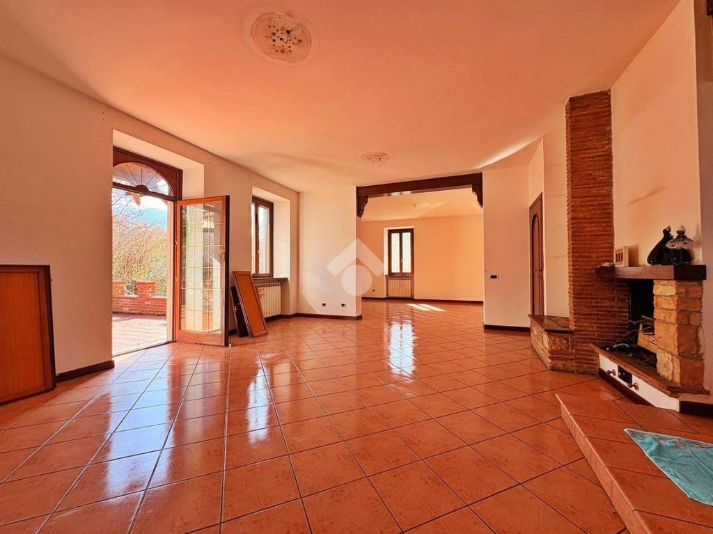 casa indipendente in vendita a Gualdo Tadino in zona Casale
