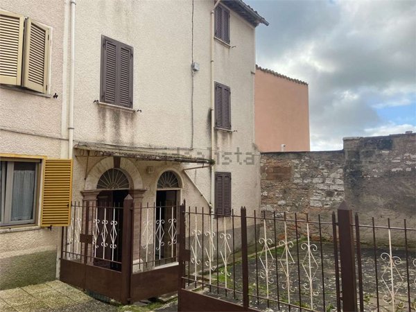 casa indipendente in vendita a Gualdo Tadino in zona Palazzo Mancinelli