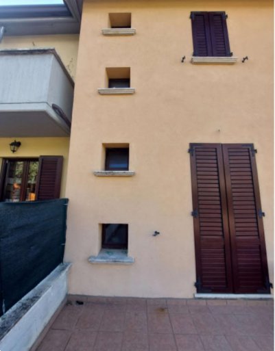 intera palazzina in vendita a Gualdo Tadino in zona Gaifana