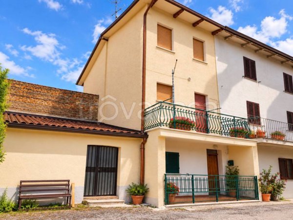 casa indipendente in vendita a Gualdo Tadino in zona Casale