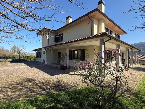 casa indipendente in vendita a Gualdo Tadino in zona San Pellegrino