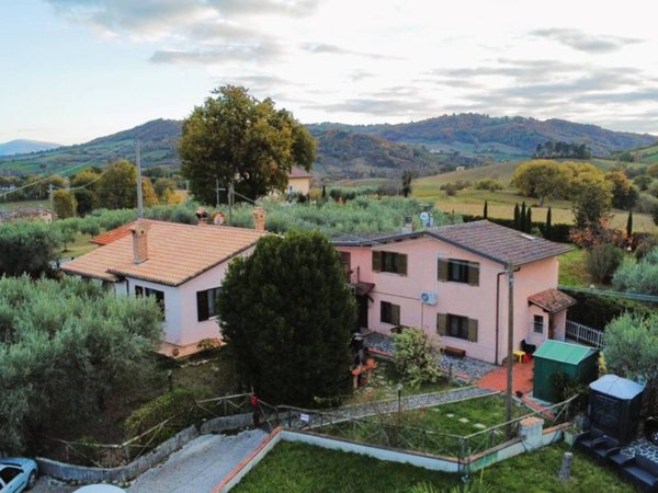 casa indipendente in vendita a Gualdo Tadino