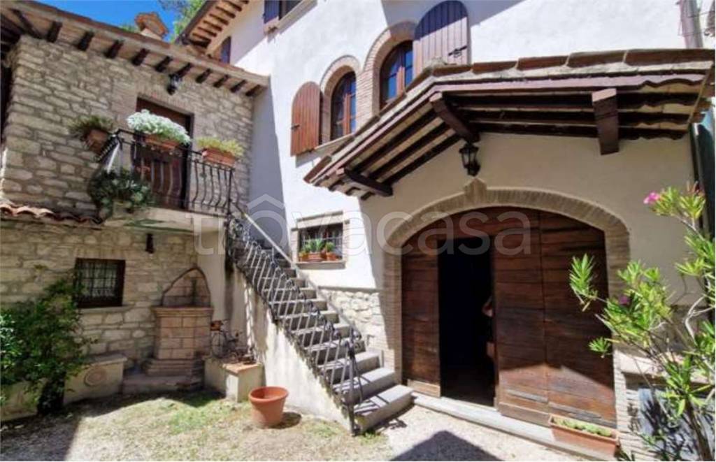 casa indipendente in vendita a Gualdo Tadino