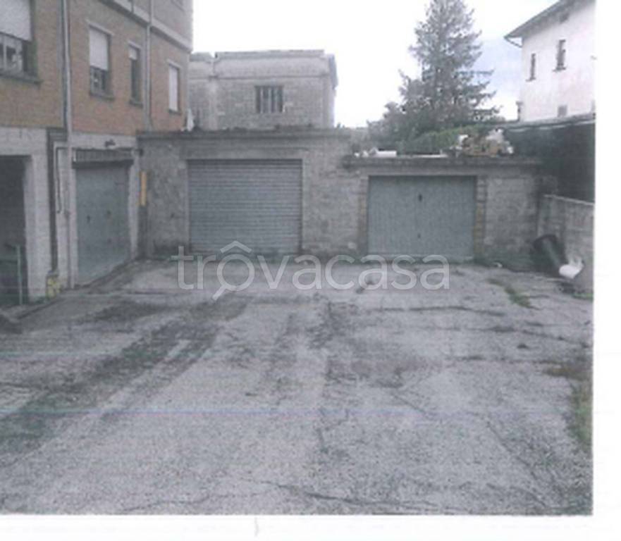 locale commerciale in vendita a Gualdo Tadino
