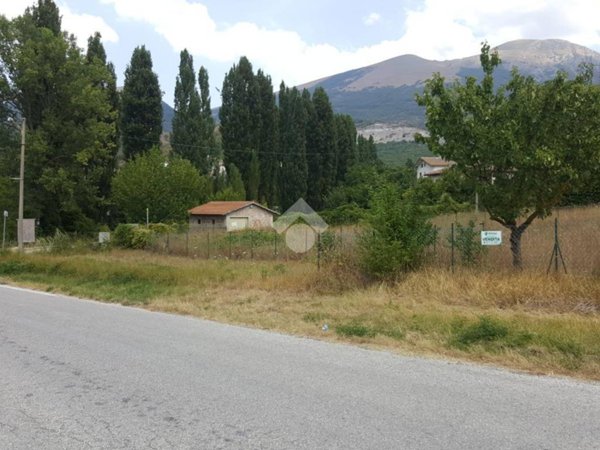 terreno edificabile in vendita a Gualdo Tadino in zona Vaccara