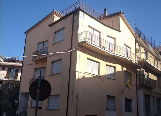 intera palazzina in vendita a Gualdo Tadino