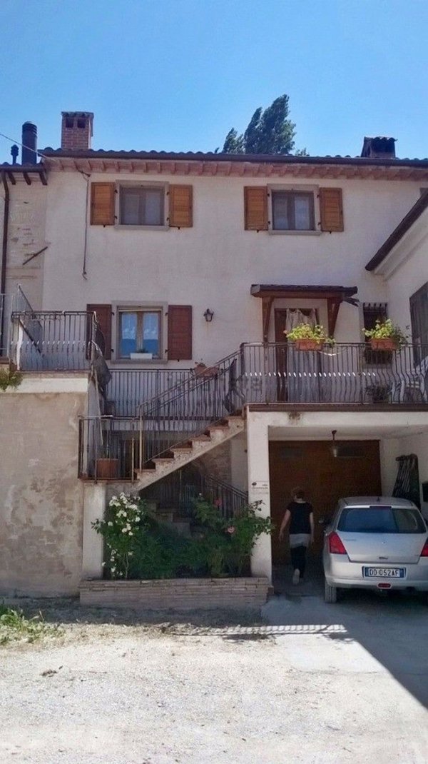 pentavano in vendita a Gualdo Tadino