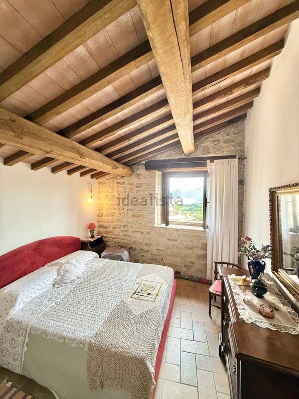 pentavano in vendita a Gualdo Tadino in zona Grello