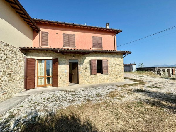 casa indipendente in vendita a Gualdo Tadino in zona Morano Osteria