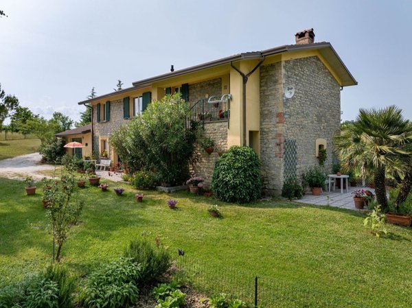 casa indipendente in vendita a Gualdo Tadino in zona Casale