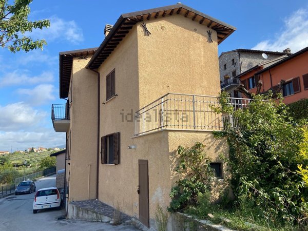 casa indipendente in vendita a Gualdo Tadino