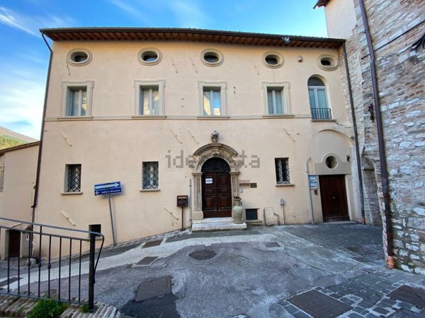 ufficio in vendita a Gualdo Tadino
