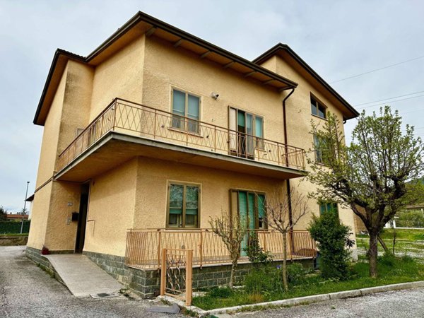 casa indipendente in vendita a Gualdo Tadino
