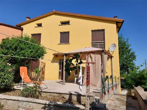 casa indipendente in vendita a Gualdo Tadino in zona San Pellegrino