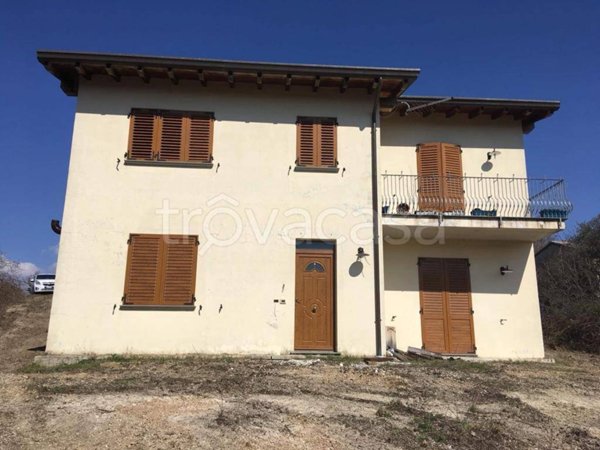casa indipendente in vendita a Gualdo Tadino in zona Casale