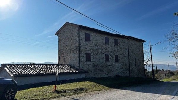 casale in vendita a Gualdo Tadino in zona Pieve di Compresseto