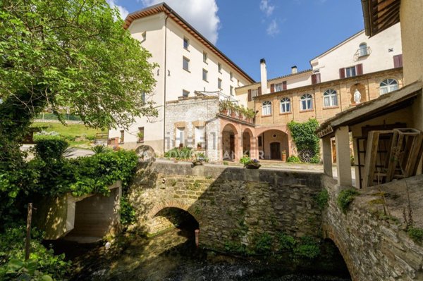 casale in vendita a Gualdo Tadino