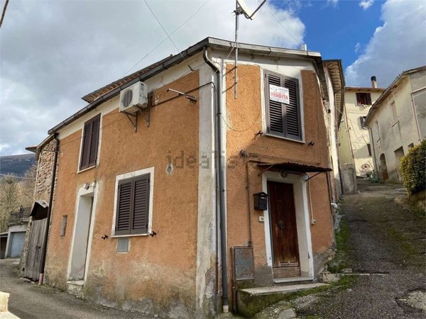 casa indipendente in vendita a Gualdo Tadino in zona Palazzo Mancinelli