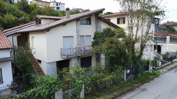 casa indipendente in vendita a Gualdo Tadino