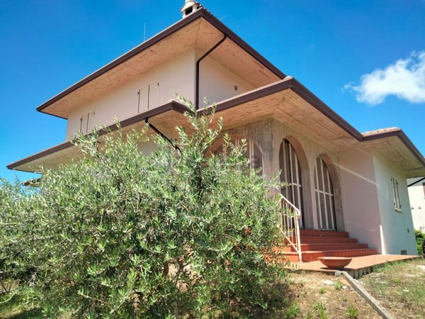 casa indipendente in vendita a Gualdo Tadino