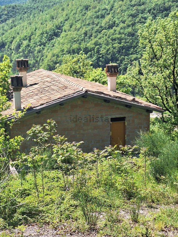 casa indipendente in vendita a Gualdo Tadino in zona Casale