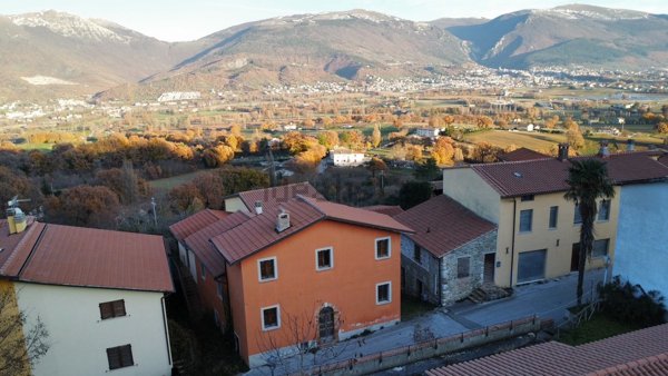 casa indipendente in vendita a Gualdo Tadino in zona Piagge