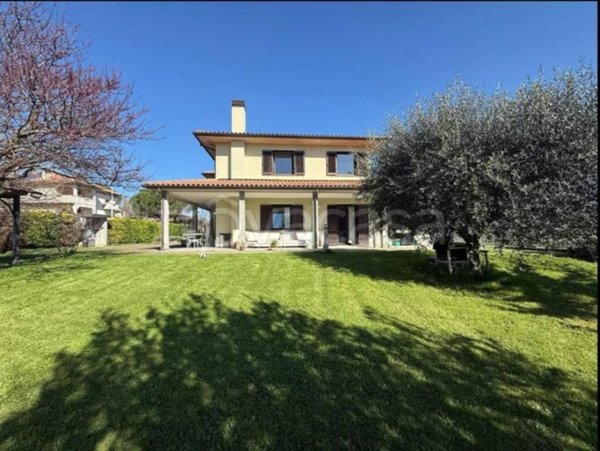 casa indipendente in vendita a Gualdo Tadino in zona San Pellegrino