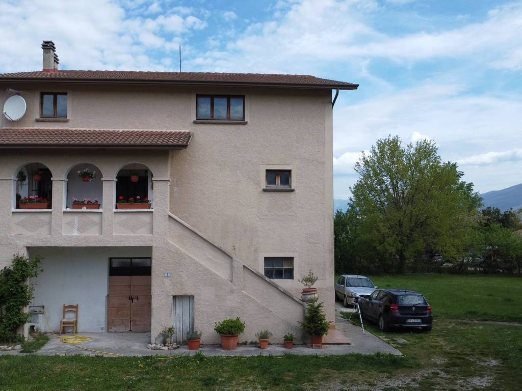 casa indipendente in vendita a Gualdo Tadino in zona Cerqueto