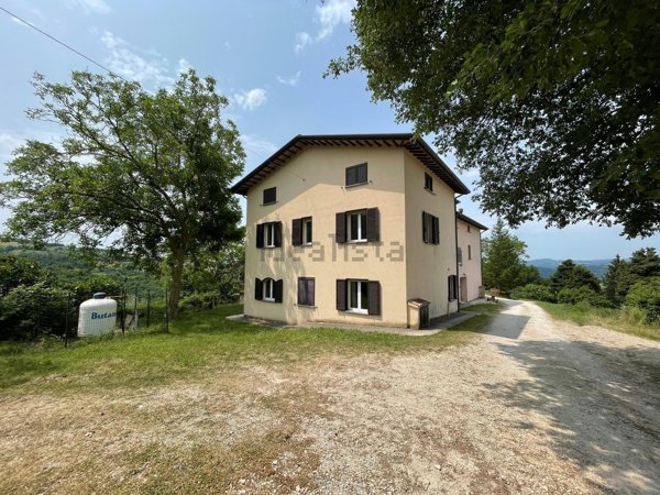 casa indipendente in vendita a Gualdo Tadino in zona Caprara