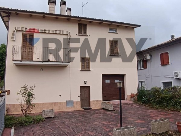 casa indipendente in vendita a Gualdo Tadino in zona Rigali