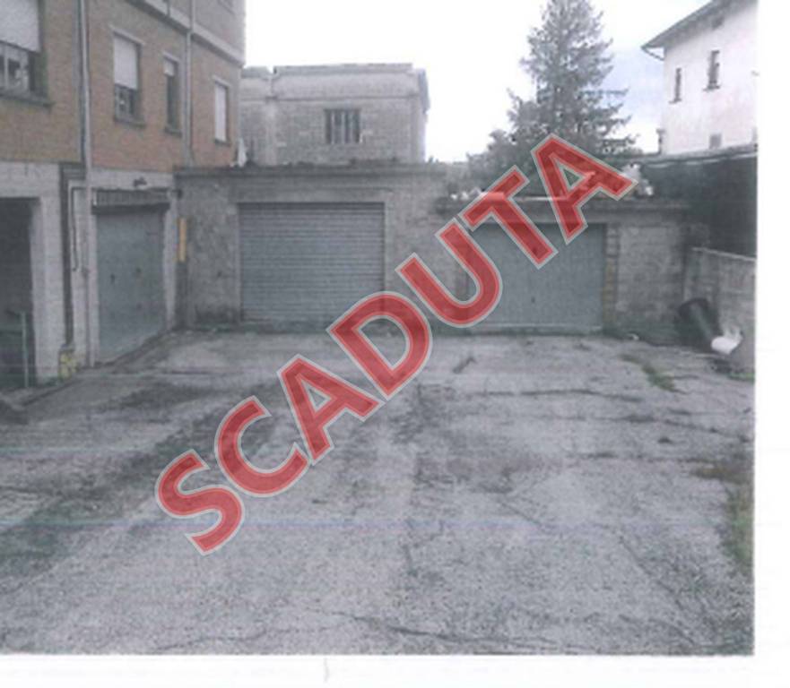 locale commerciale in vendita a Gualdo Tadino in zona Palazzo Ceccoli