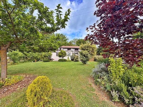casa indipendente in vendita a Gualdo Tadino in zona Piagge