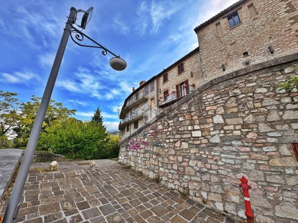 pentavano in vendita a Gualdo Tadino