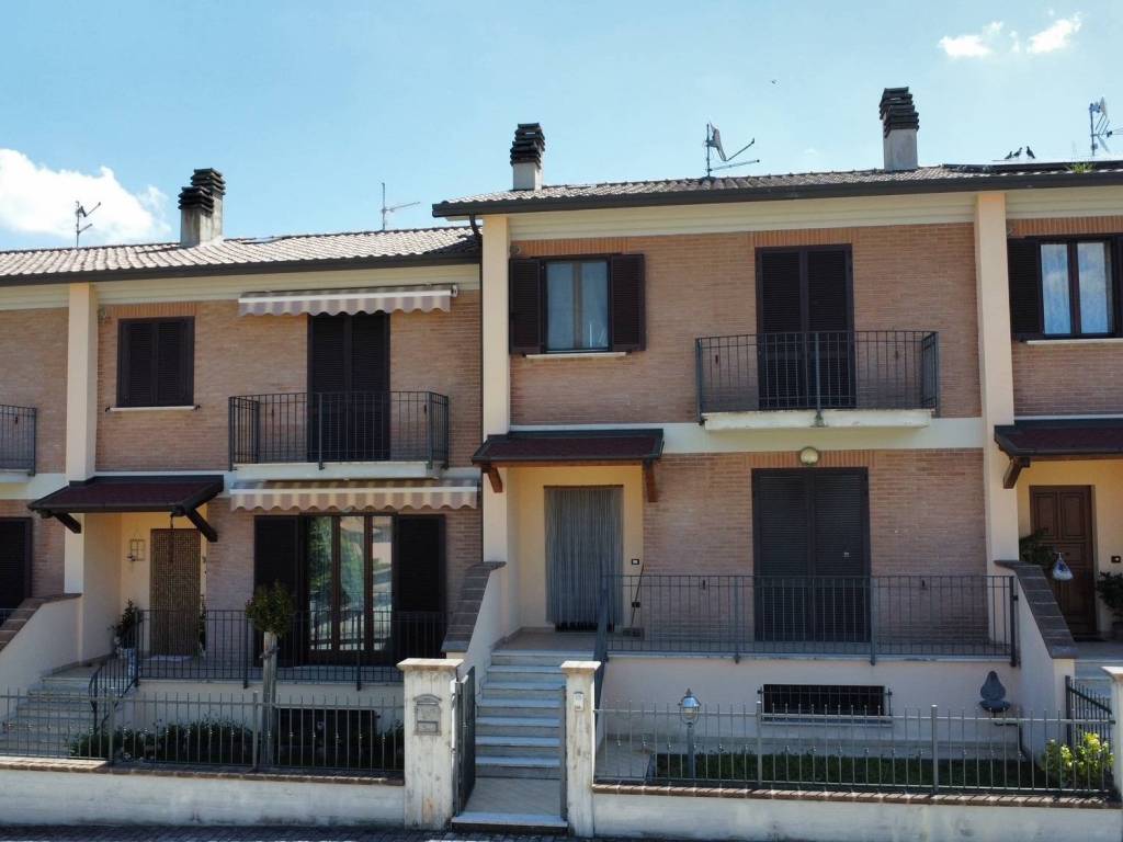 casa indipendente in vendita a Gualdo Tadino