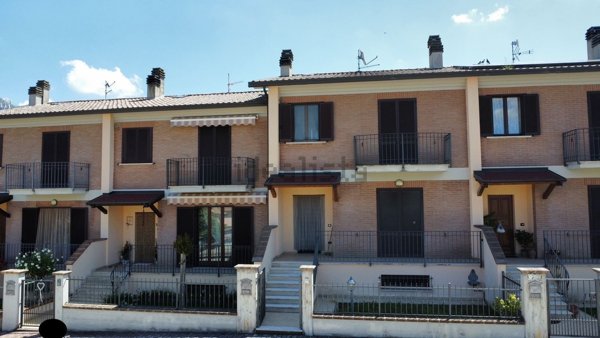 casa indipendente in vendita a Gualdo Tadino