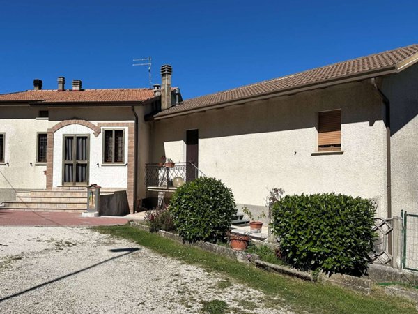 casa indipendente in vendita a Gualdo Tadino