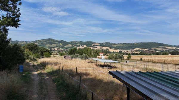 casale in vendita a Gualdo Tadino in zona Casale