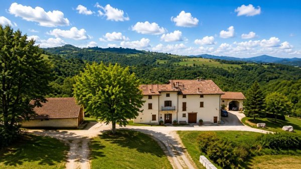 casa indipendente in vendita a Gualdo Tadino in zona Caprara