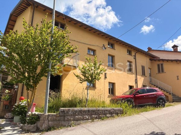 appartamento in vendita a Gualdo Tadino in zona Caprara