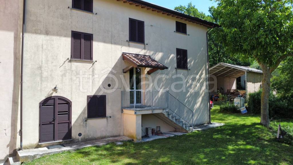 casa indipendente in vendita a Gualdo Tadino in zona Caprara